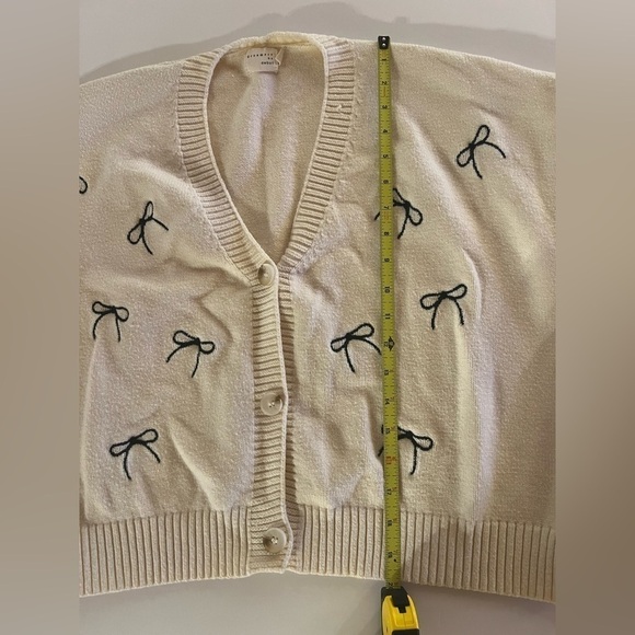 Dreamers by Debut cream v-neck cardigan bow graphic sz M/L cottagecore coquette - Picture 6 of 7